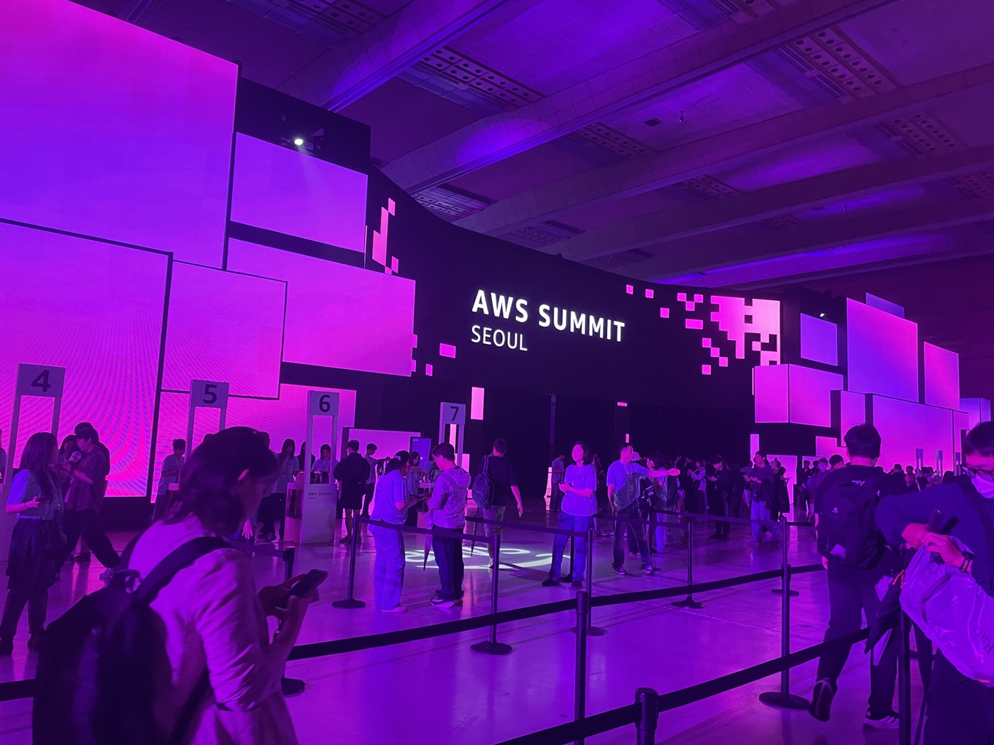 AWS Summit Seoul 메인홀 입장 게이트